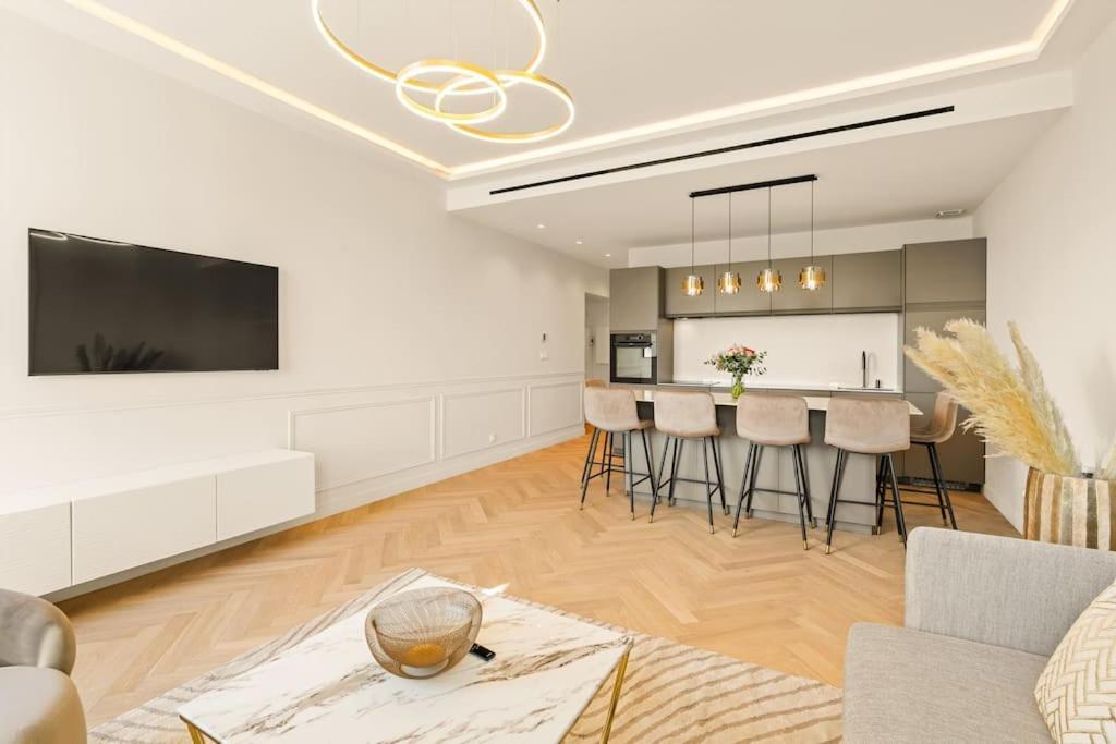 Apartment Avenue Chic *